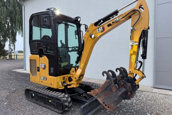 2021 Caterpillar 301.8